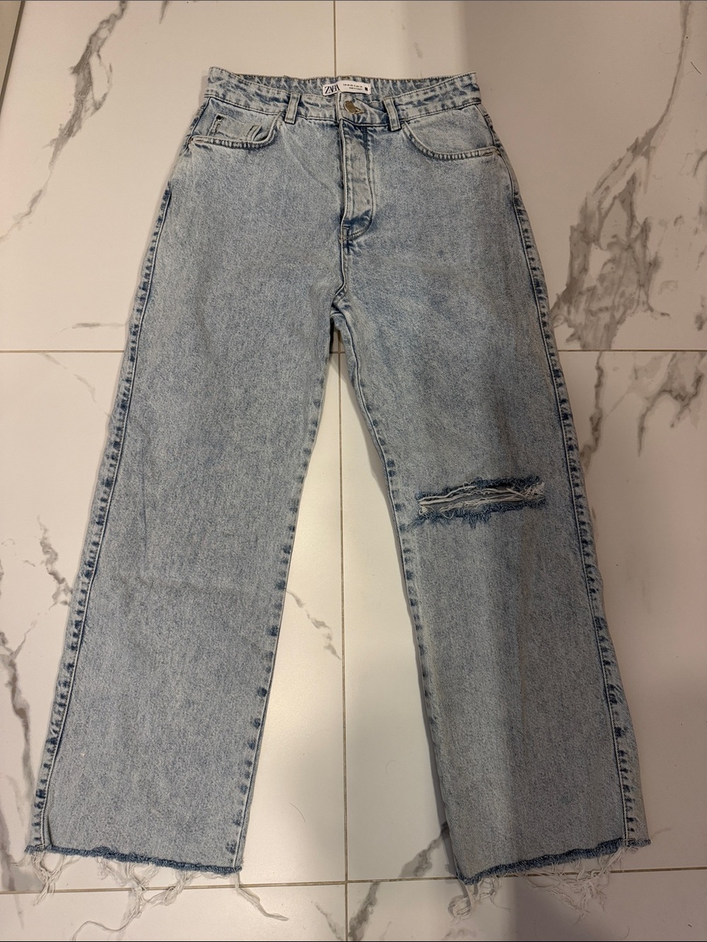 Zara Light Wash Straight Leg Jeans with Distressed Knee